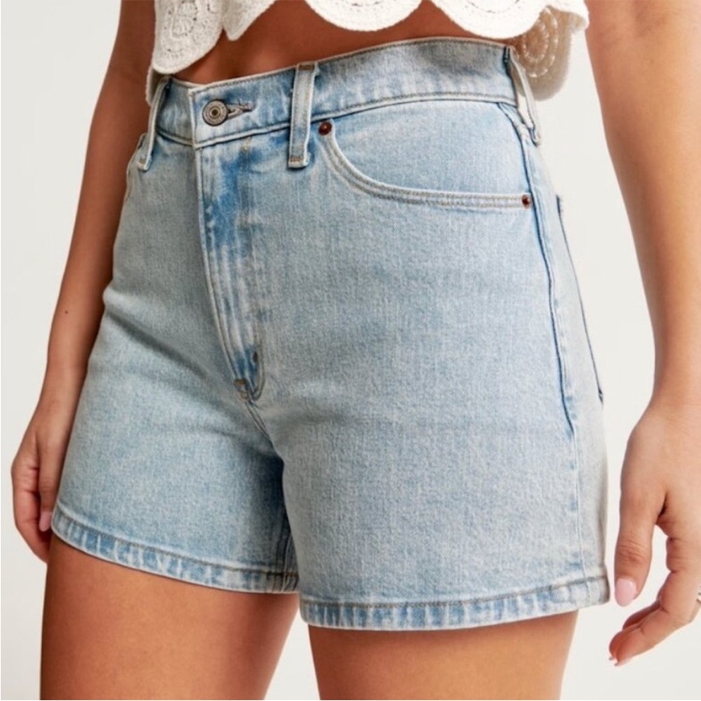 Abercrombie & Fitch The 4 Inch Mom Short High Rise Curve Love